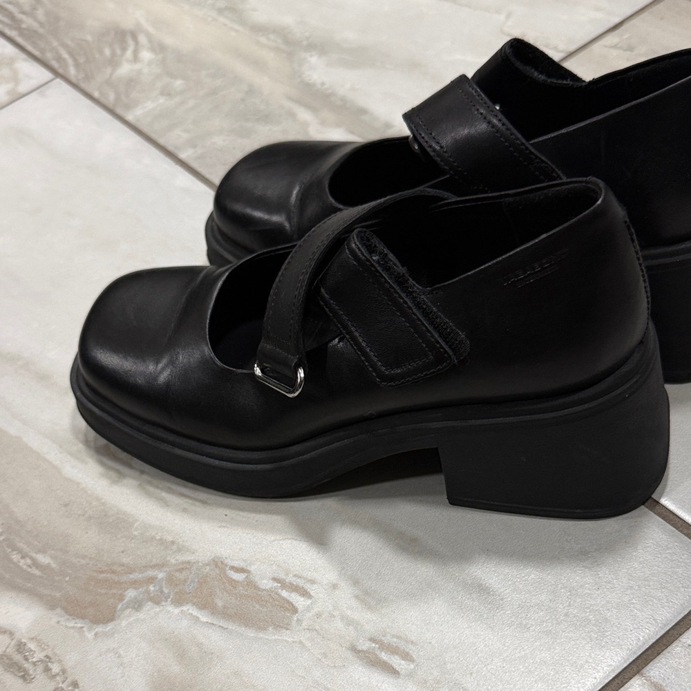 Vagabond Women's Black Leather Mary Jane Heels - Picture 3 of 8